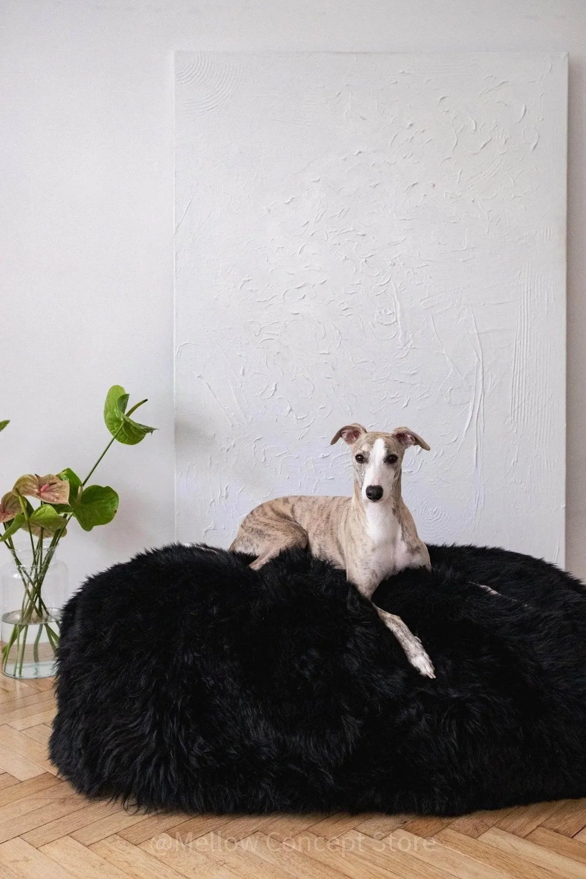 Oval Sheepskin⢠Luxury Pet Bed
