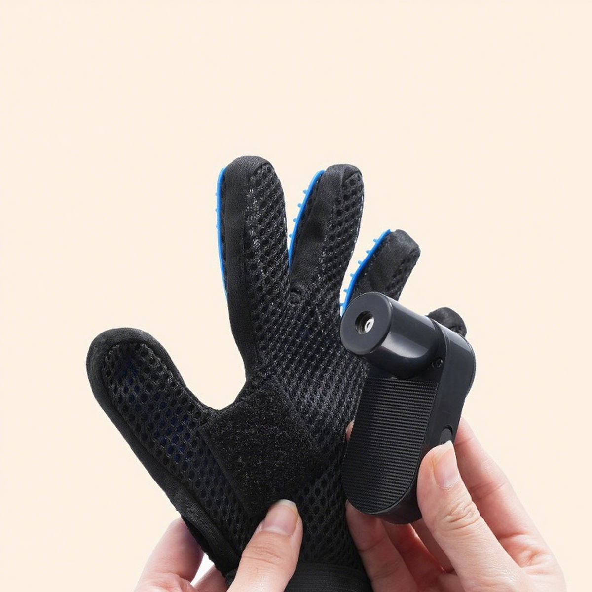 Milou &amp; Lumi Pet Grooming Spray Glove for Hair Removal and Massage